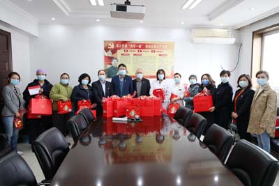 1-2北京佑安醫(yī)院黨委慰問(wèn)因公感染非典醫(yī)護(hù)人員 .jpg